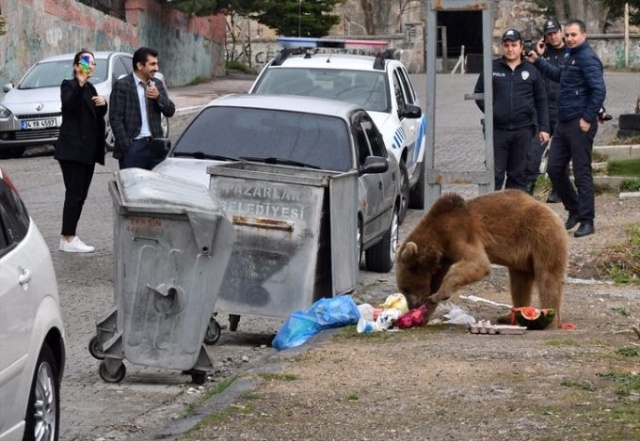 Gören telefonuna sarıldı! 7