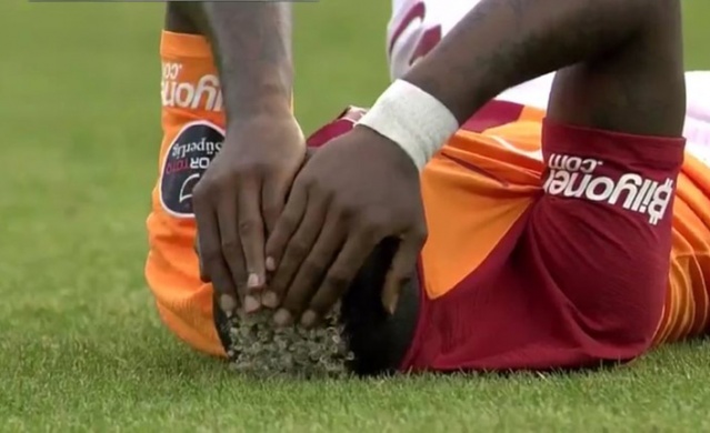 Süper Lig maçında talihsiz olay! 6
