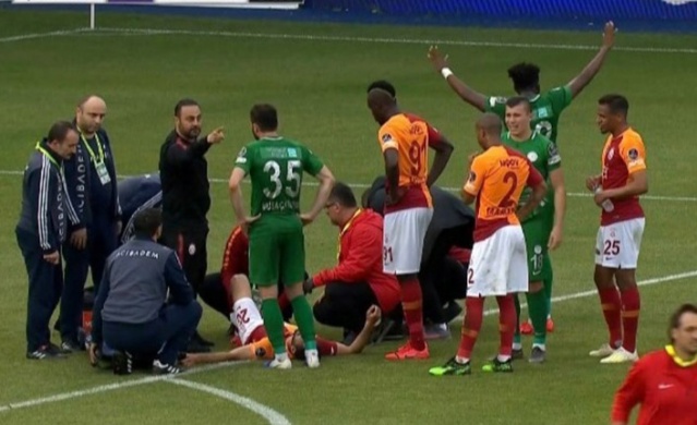 Süper Lig maçında talihsiz olay! 3