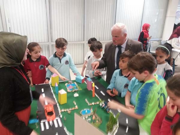 Trabzon’da 12. Fen ve Teknoloji proje sergisi açıldı 15