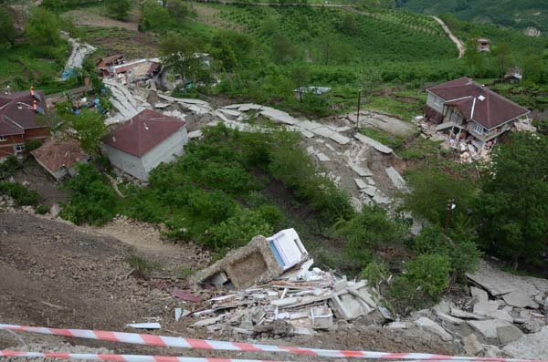 Heyelan bölgesinde duygusal anlar 5