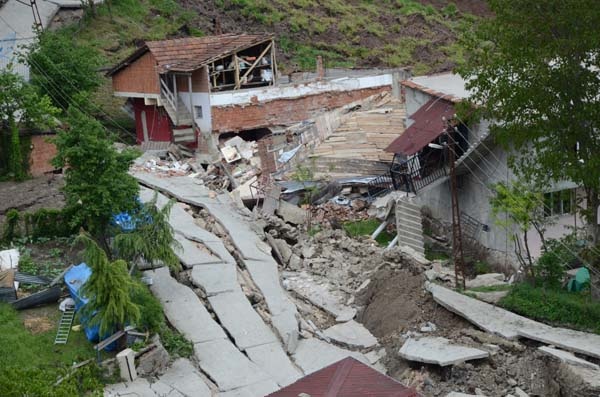 Heyelan bölgesinde duygusal anlar 7