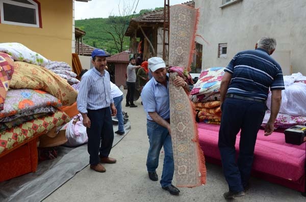 Heyelan bölgesinde duygusal anlar 12