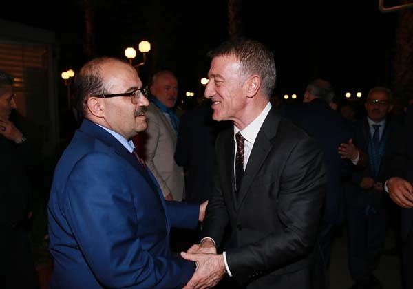 Trabzonspor yönetiminden iftar yemeği 3