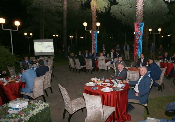 Trabzonspor yönetiminden iftar yemeği 5