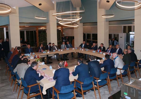 Trabzonspor yönetiminden iftar yemeği 9