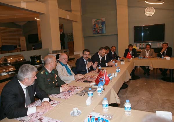 Trabzonspor yönetiminden iftar yemeği 8