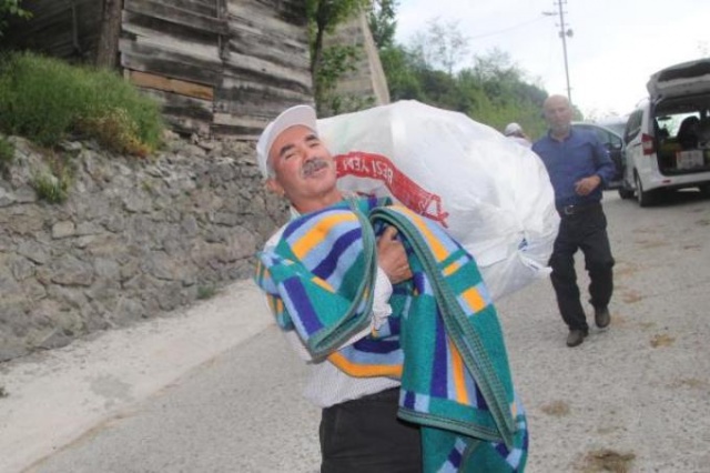 Heyelanın vurduğu mahallaye gözü yaşlı veda 11