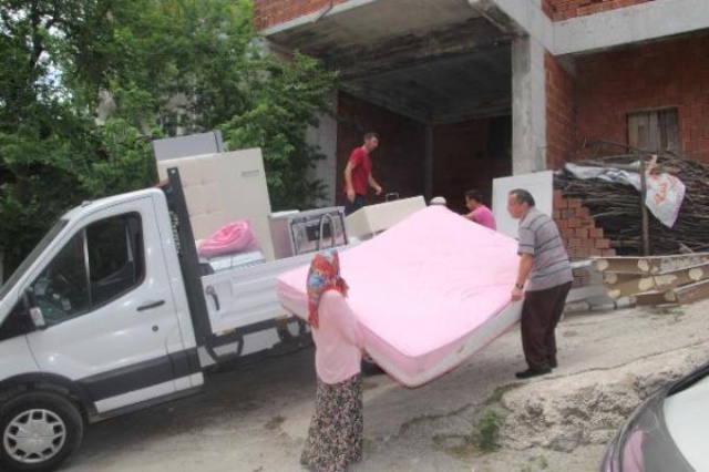 Heyelanın vurduğu mahallaye gözü yaşlı veda 12