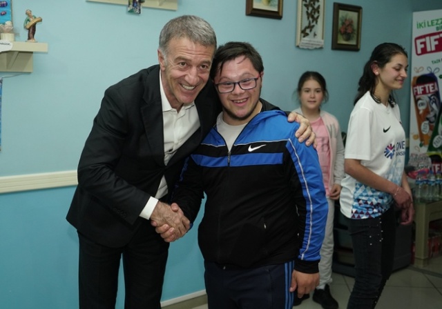 Ağaoğlu engelli çocuklarla buluştu 2