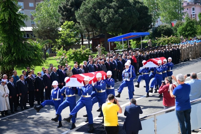 Trabzon şehitlerini uğurladı 9