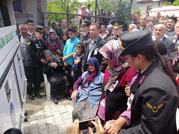 Şehit Uzman Çavuş Eyüp Kapaklıkaya son yolculuğuna uğurlandı 5