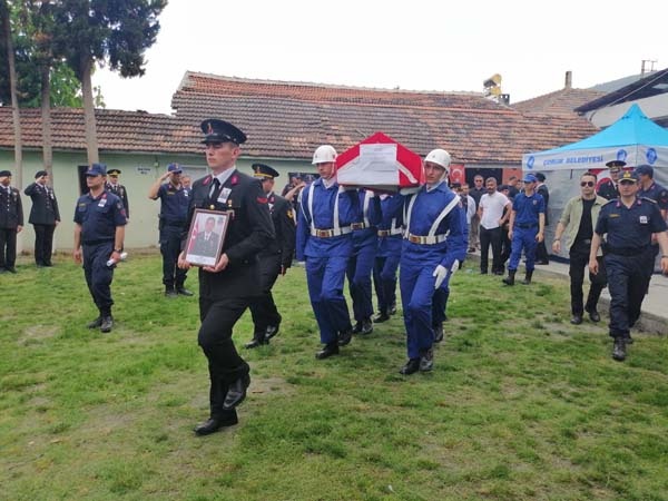 Şehit Uzman Çavuş Eyüp Kapaklıkaya son yolculuğuna uğurlandı 2