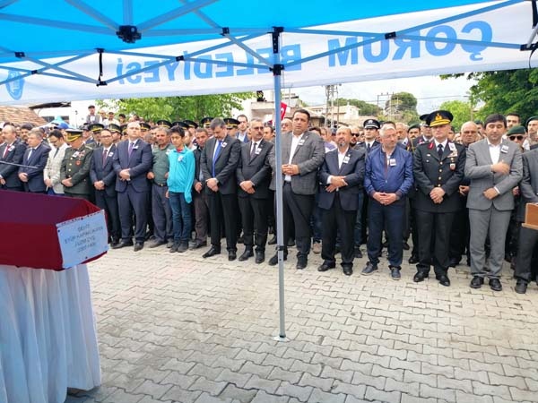 Şehit Uzman Çavuş Eyüp Kapaklıkaya son yolculuğuna uğurlandı 6