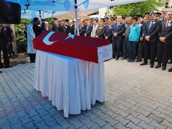 Şehit Uzman Çavuş Eyüp Kapaklıkaya son yolculuğuna uğurlandı 4