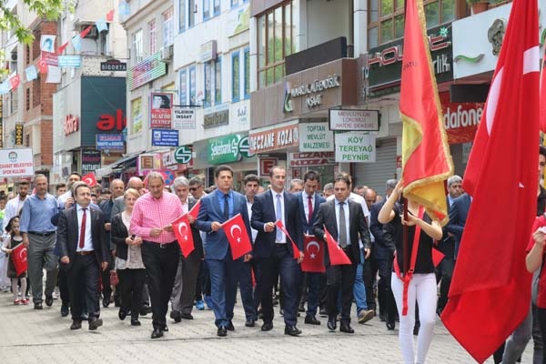 Akçaabat’ta 100. Yıldönümünde Gençlik Bayramı kutlandı 2