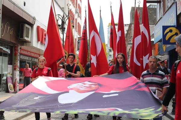 Akçaabat’ta 100. Yıldönümünde Gençlik Bayramı kutlandı 4
