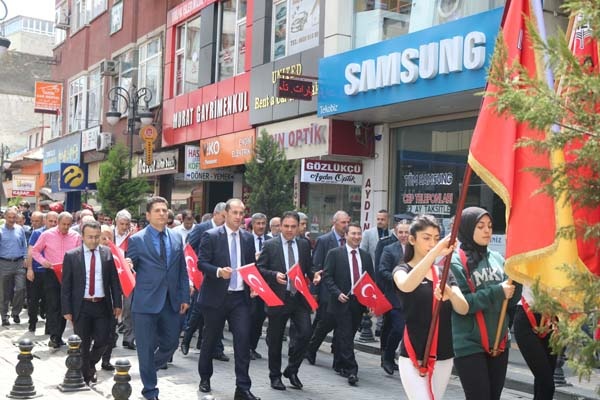 Akçaabat’ta 100. Yıldönümünde Gençlik Bayramı kutlandı 9