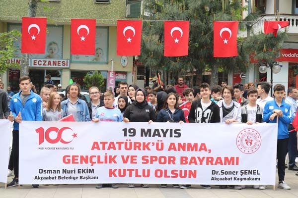 Akçaabat’ta 100. Yıldönümünde Gençlik Bayramı kutlandı 13