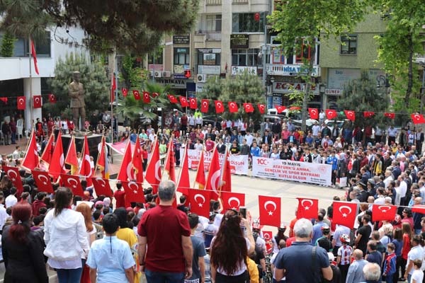 Akçaabat’ta 100. Yıldönümünde Gençlik Bayramı kutlandı 7