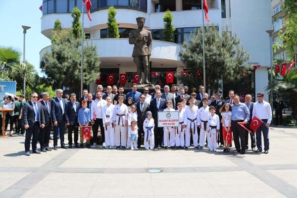 Akçaabat’ta 100. Yıldönümünde Gençlik Bayramı kutlandı 10