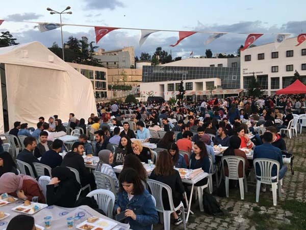 Öğrenciler iftar çadırlarından memnun! 5