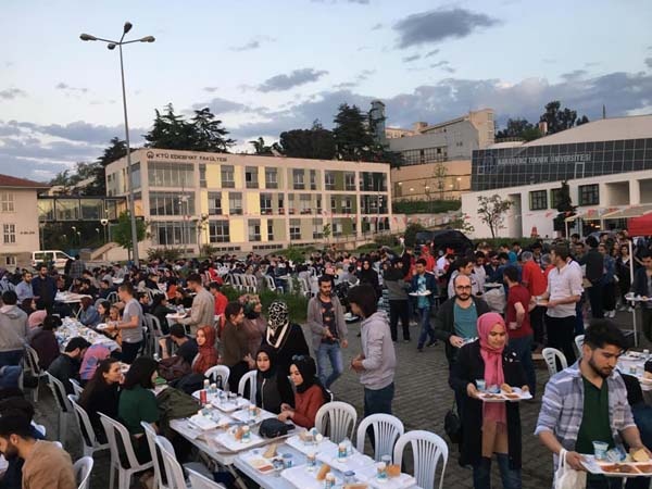 Öğrenciler iftar çadırlarından memnun! 8
