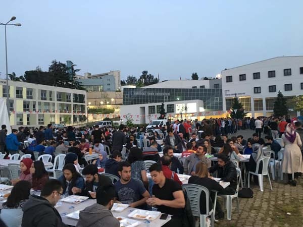 Öğrenciler iftar çadırlarından memnun! 4