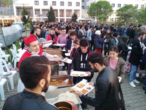 Öğrenciler iftar çadırlarından memnun! 7