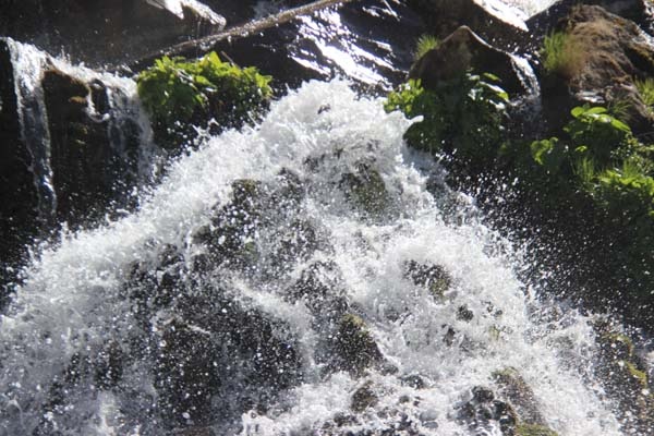 Doğa harikası şelaleye ziyaretçi akını 2