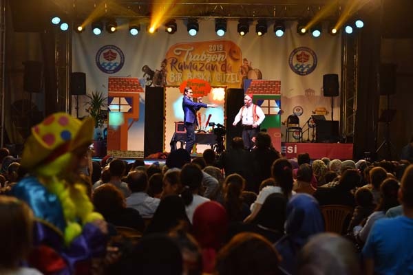 Trabzon'da yüzlerce çocuk iftarda buluştu 3