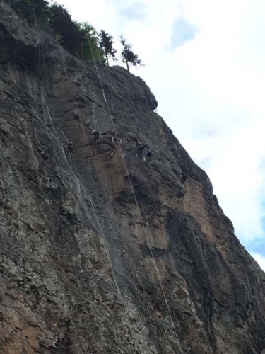 Sümela Manastırı'nda 200 metre dik yamaçta tek tek temizlediler 5