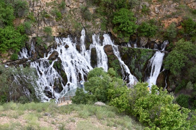 Gümüşhane’de 40 gözeli şelale büyülüyor 16