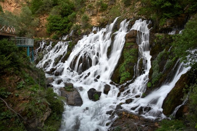 Gümüşhane’de 40 gözeli şelale büyülüyor 10