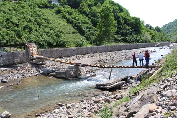 Trabzon'da mahallelinin köprü çilesi 8