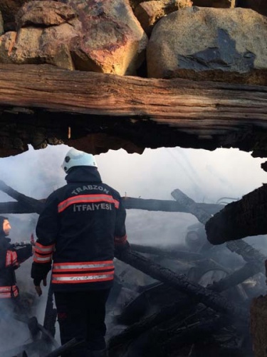 Trabzon'da sahur vakti yangın korkuttu 3