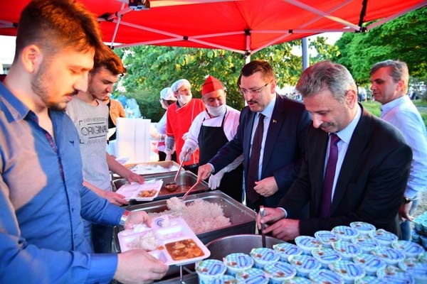 Başkan Genç, öğrencilerle birlikte iftarını açtı 2
