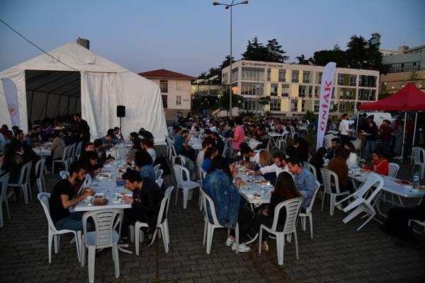 Başkan Genç, öğrencilerle birlikte iftarını açtı 17
