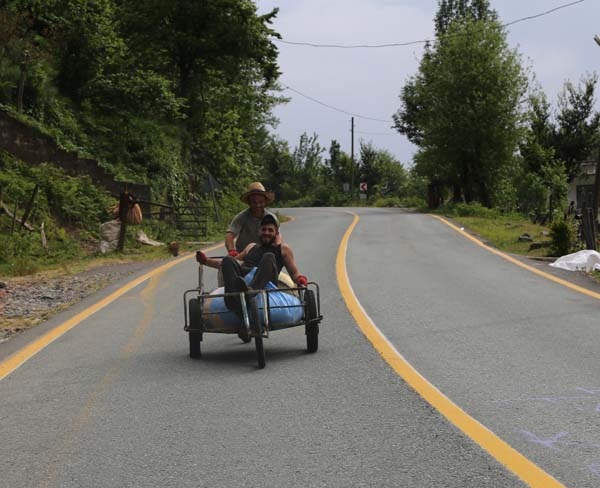 Tünel yapılınca eski karayolu hayvanlara kaldı 6