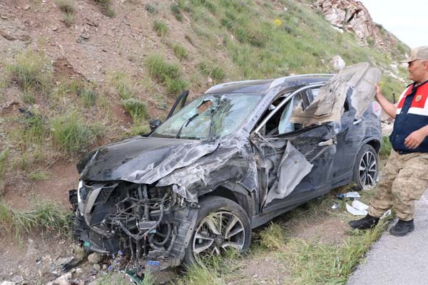 Trabzon'dan Sivas'a giderken kaza - 4 yaralı 3