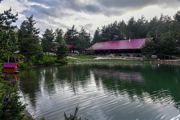 Limni Gölü ziyaretçi akınına uğruyor 10