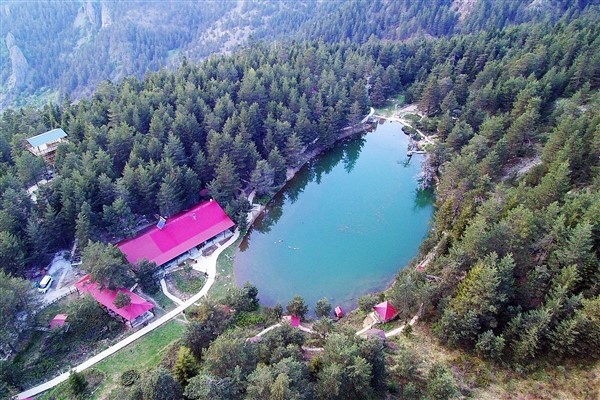 Limni Gölü ziyaretçi akınına uğruyor 9