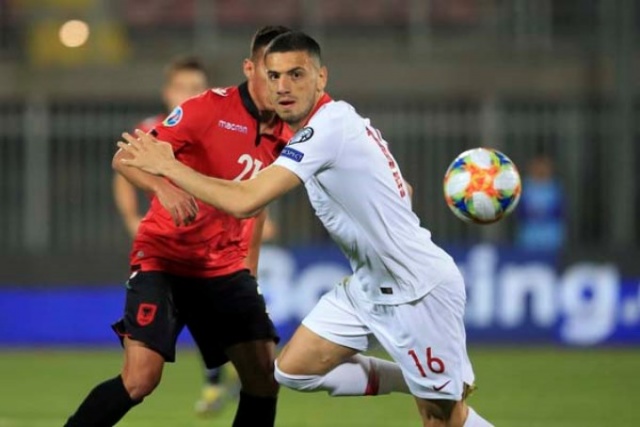 Milli futbolcu dünya devinde! 5