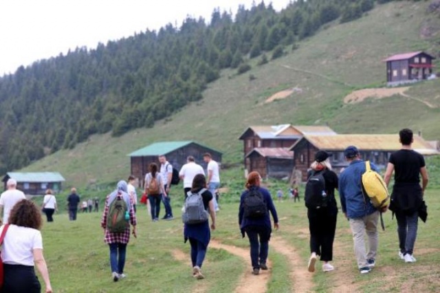 Bulutların üzerindeki yaylaya tatilci akını 2