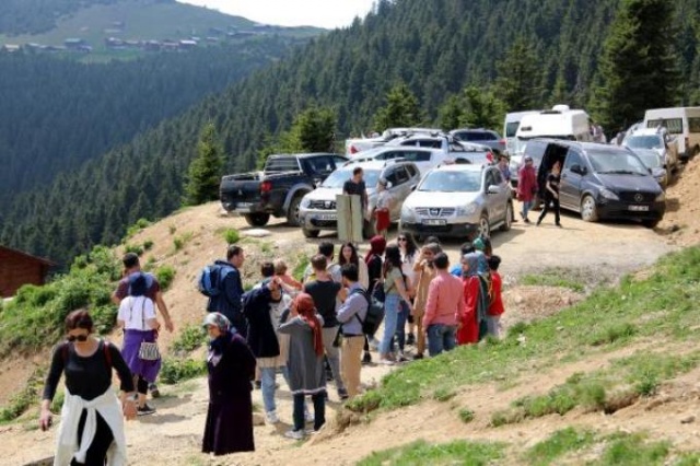 Bulutların üzerindeki yaylaya tatilci akını 5