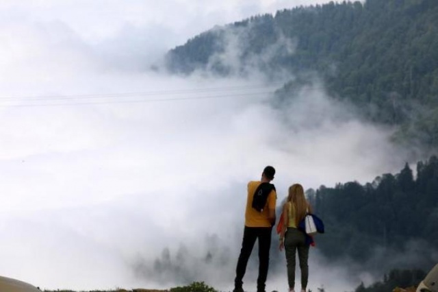 Bulutların üzerindeki yaylaya tatilci akını 10