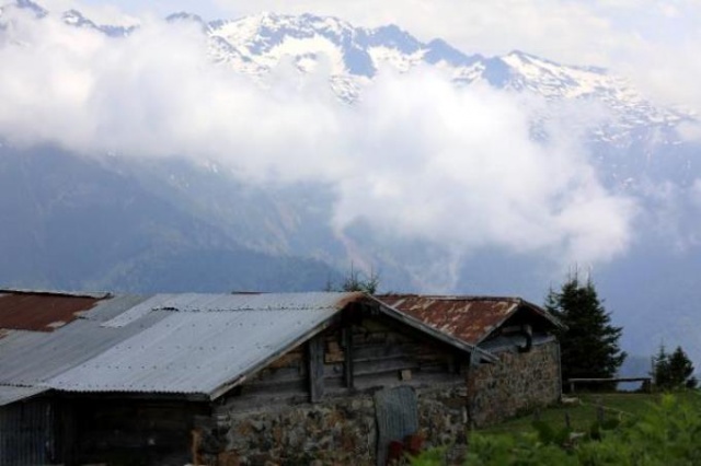 Bulutların üzerindeki yaylaya tatilci akını 9