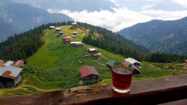 Bulutların üzerindeki yaylaya tatilci akını 16
