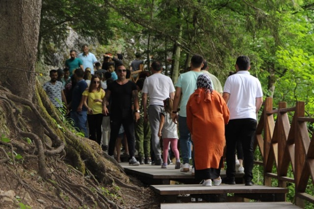 Sümela'ya tatilci akını 4