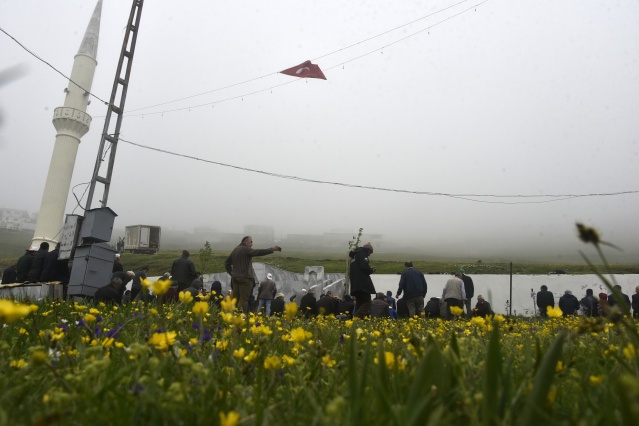 Kadırga'daki üstü açık camide ilk cuma namazı kılındı 4